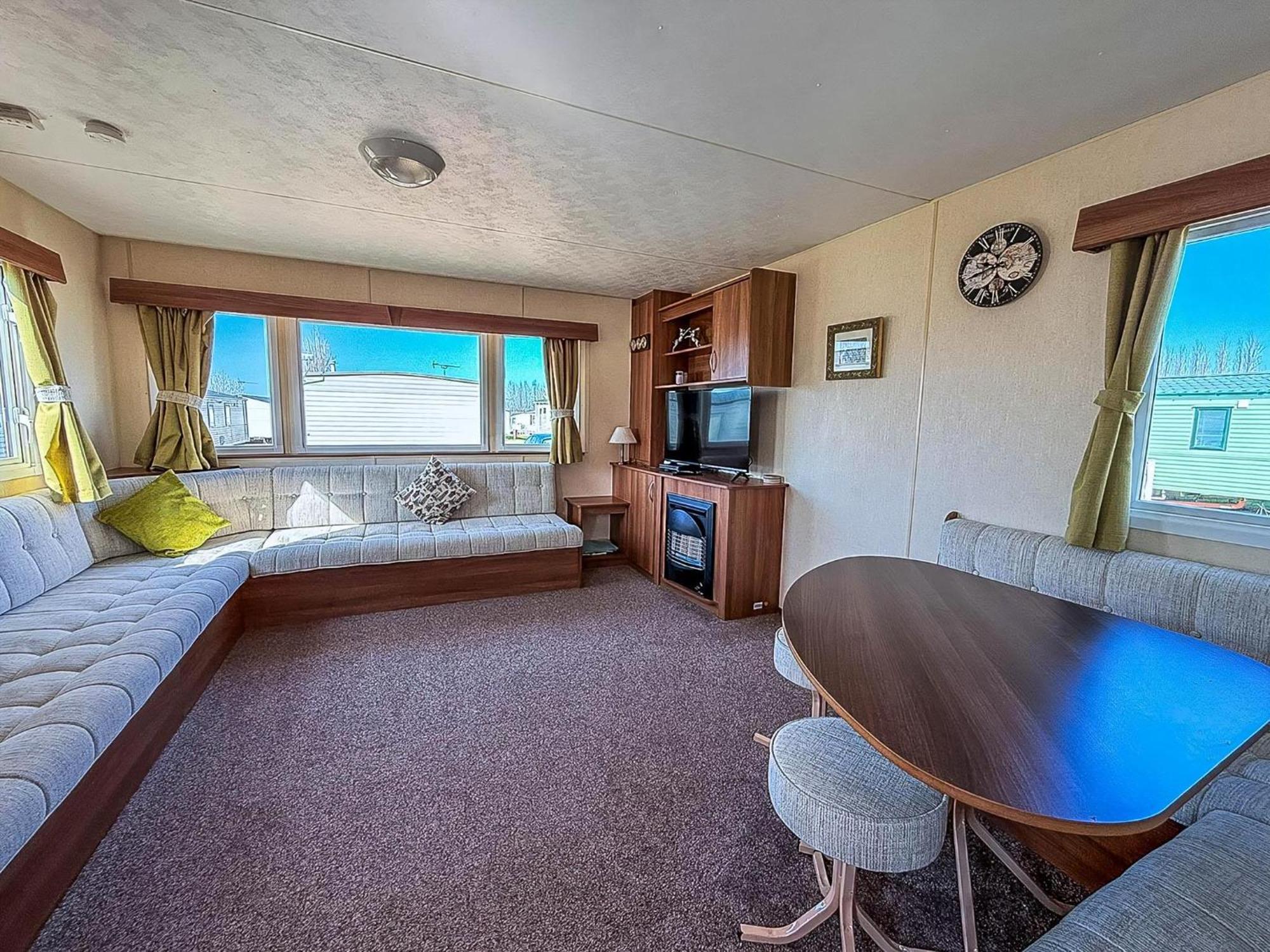 Homely Caravan At Manor Park, Nearby Hunstanton Beach In Norfolk Ref 23039T Exterior photo